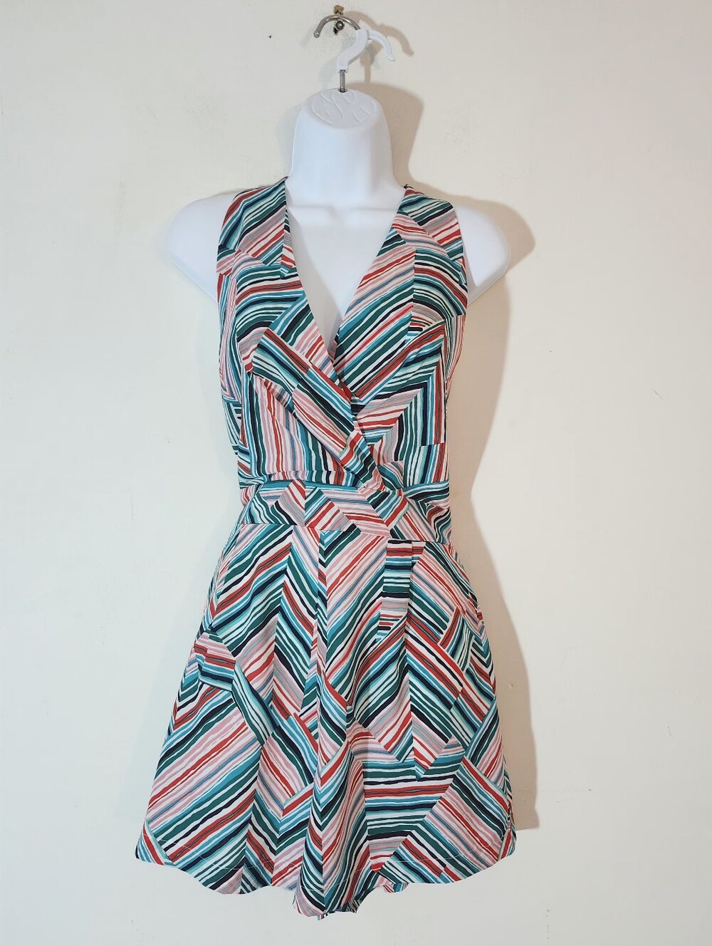 Charlotte Russe Sleeveless  Striped, V-neck Romper Size: L Color:Multicolor